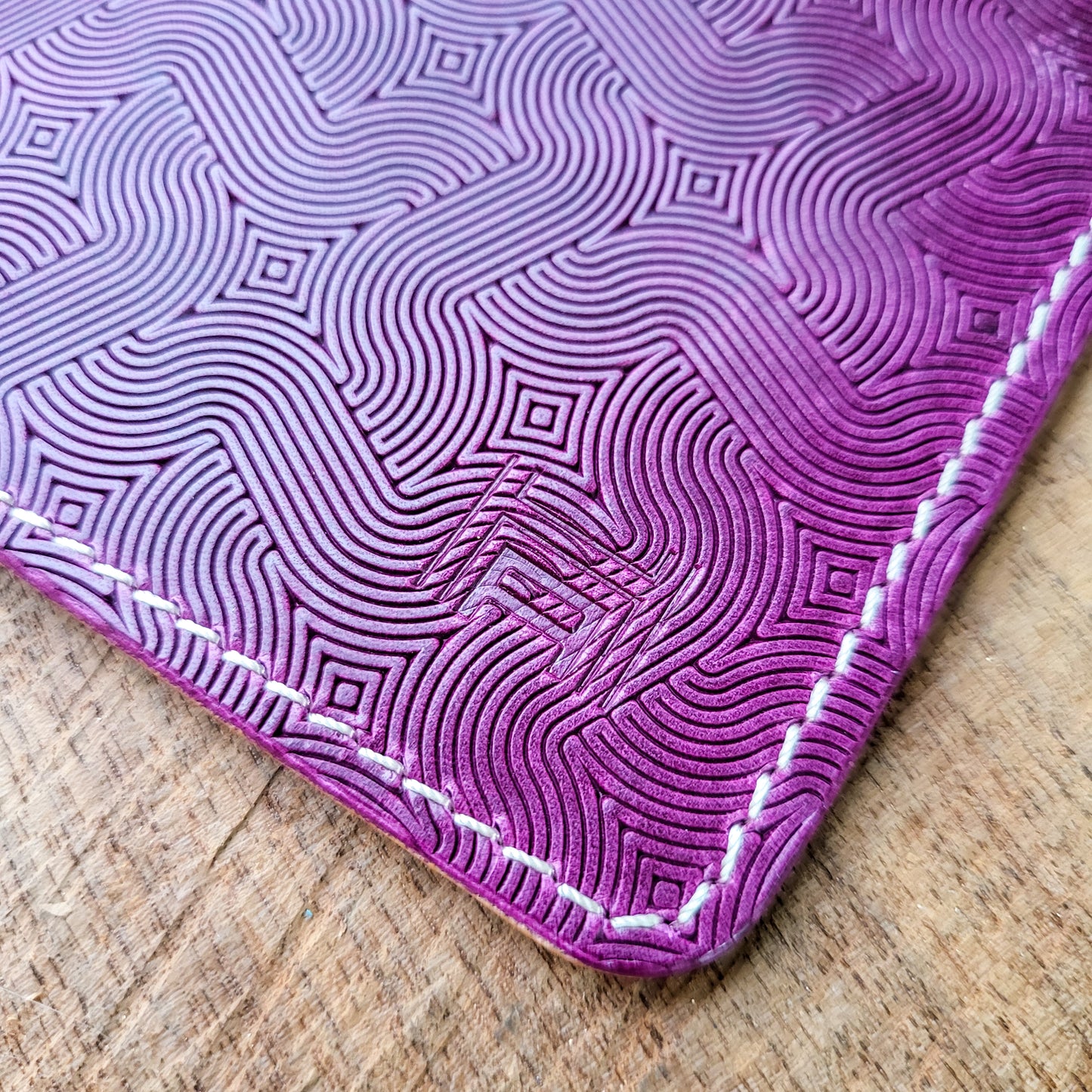 Vertical Curved Cross Card Wallet