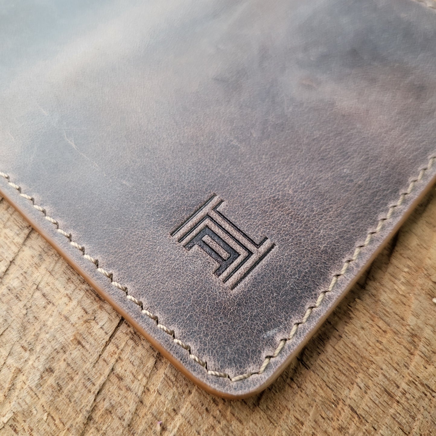 Vertical Curved Cross Card Wallet