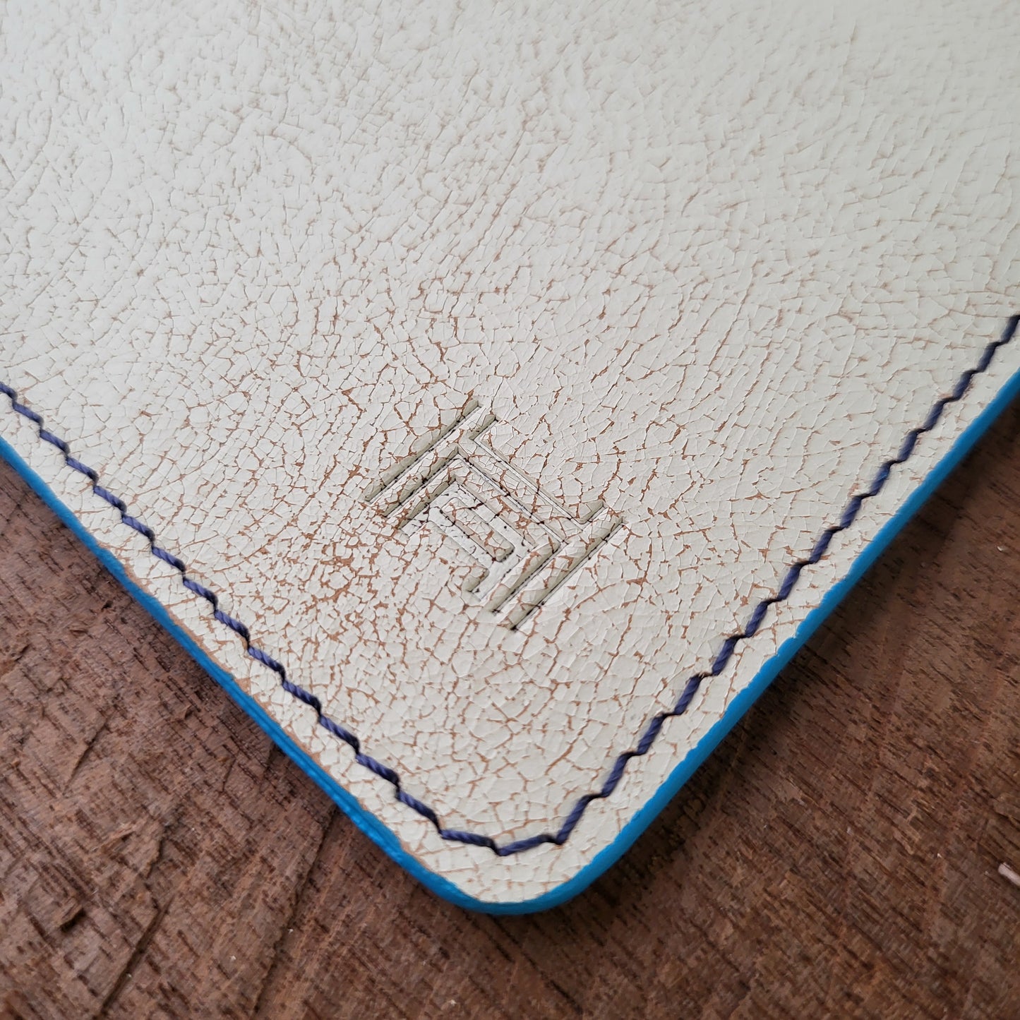 Vertical Curved Cross Card Wallet