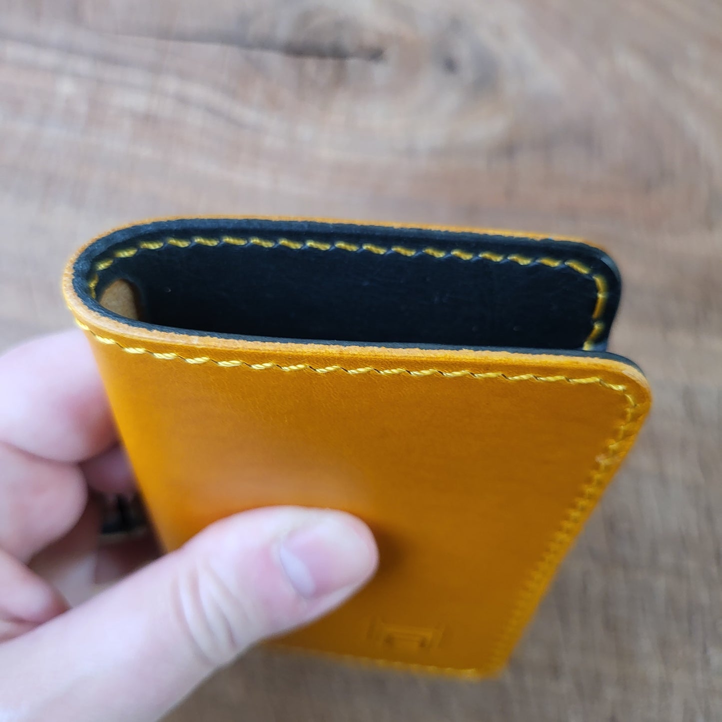 Vertical Curved Cross Card Wallet