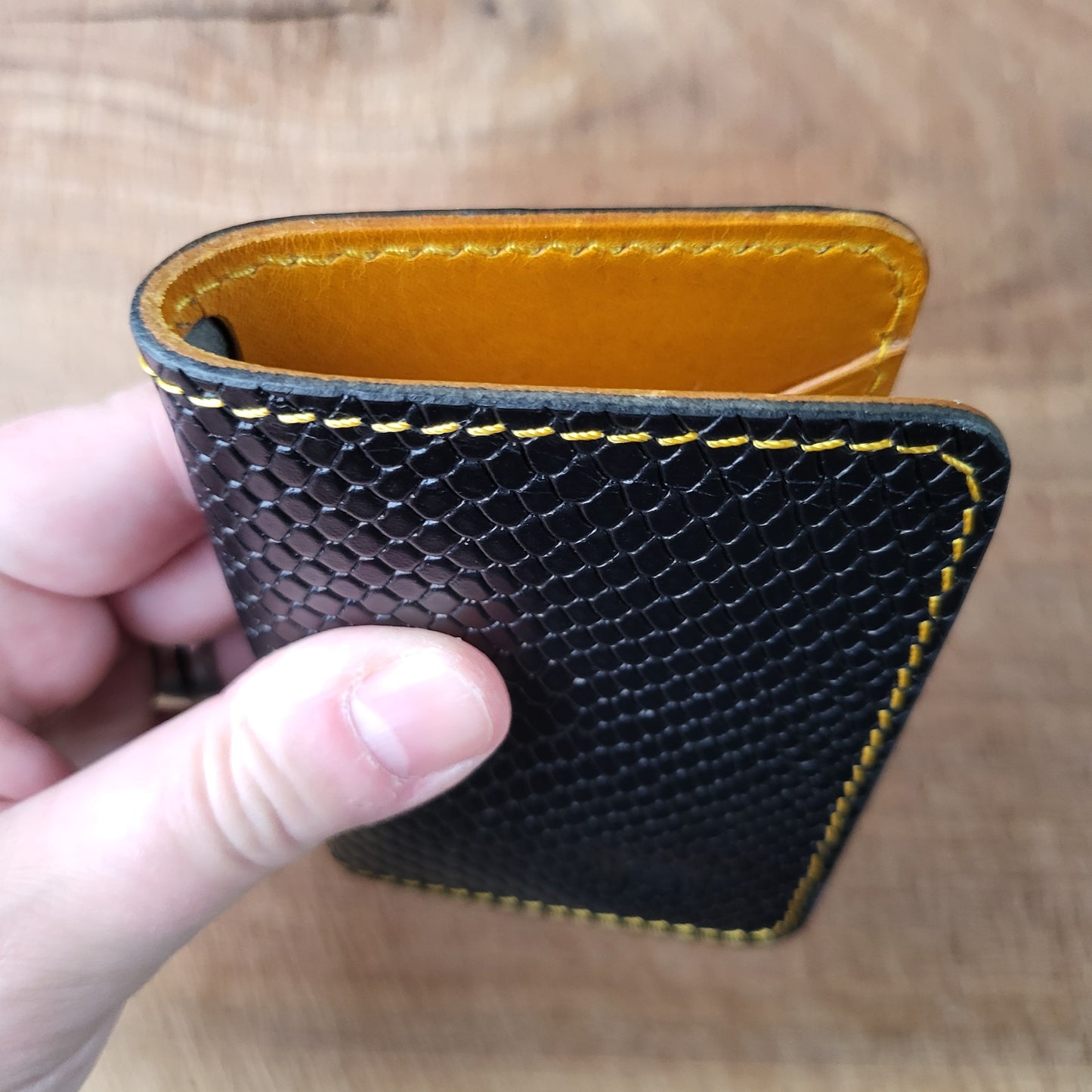 Vertical Curved Cross Card Wallet