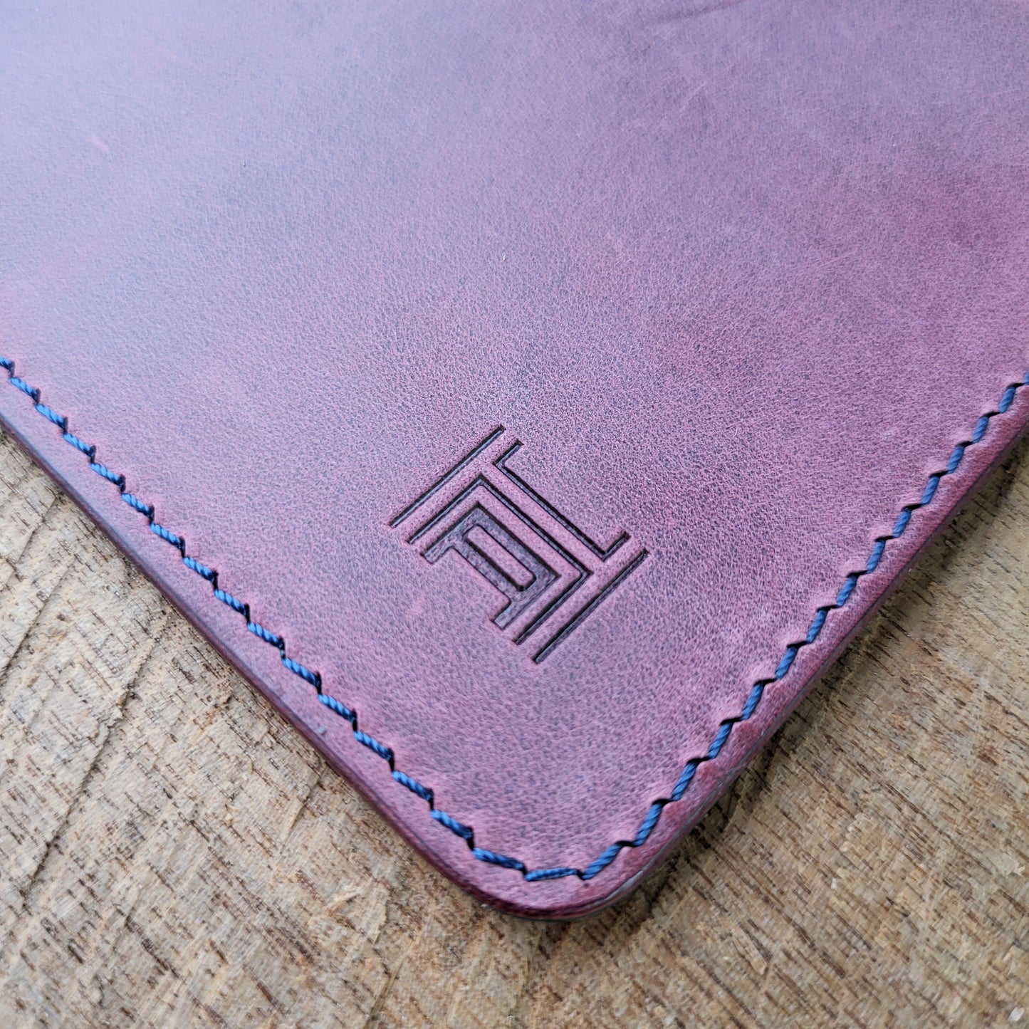 Vertical Curved Cross Card Wallet