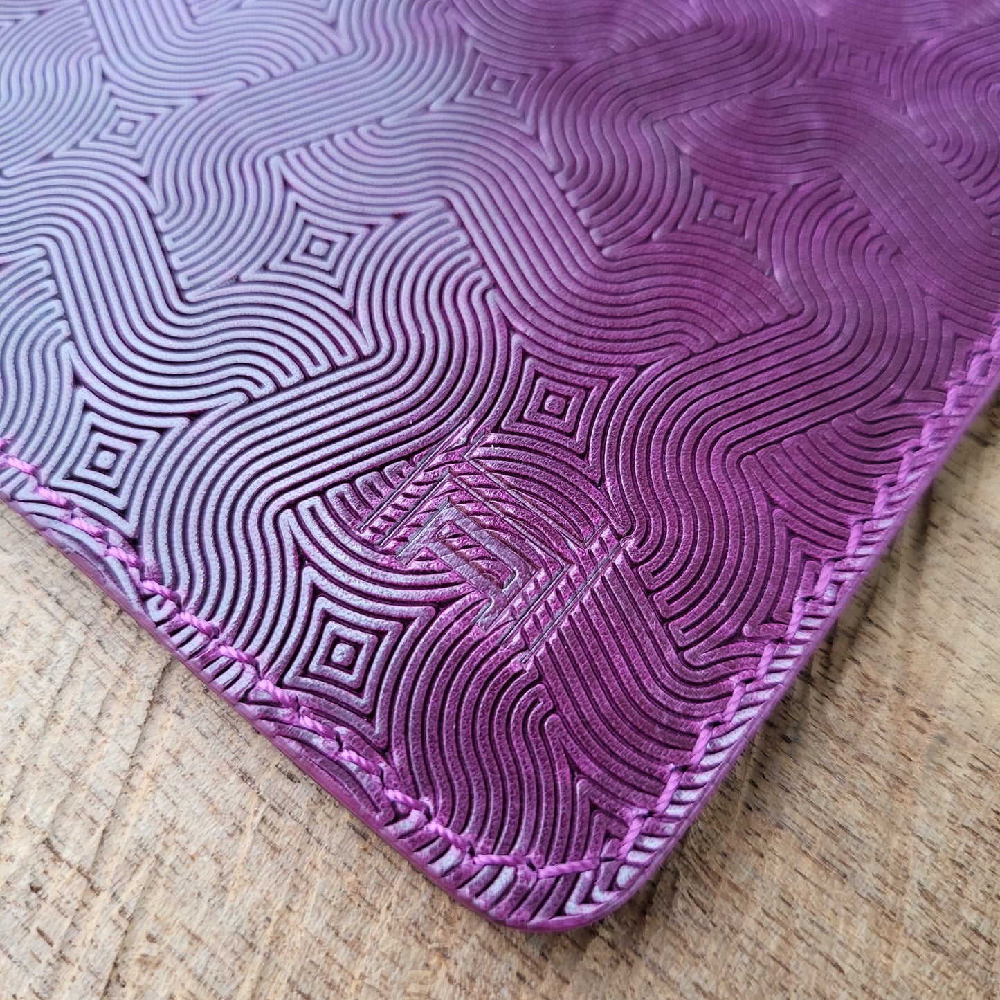 Vertical Curved Cross Card Wallet