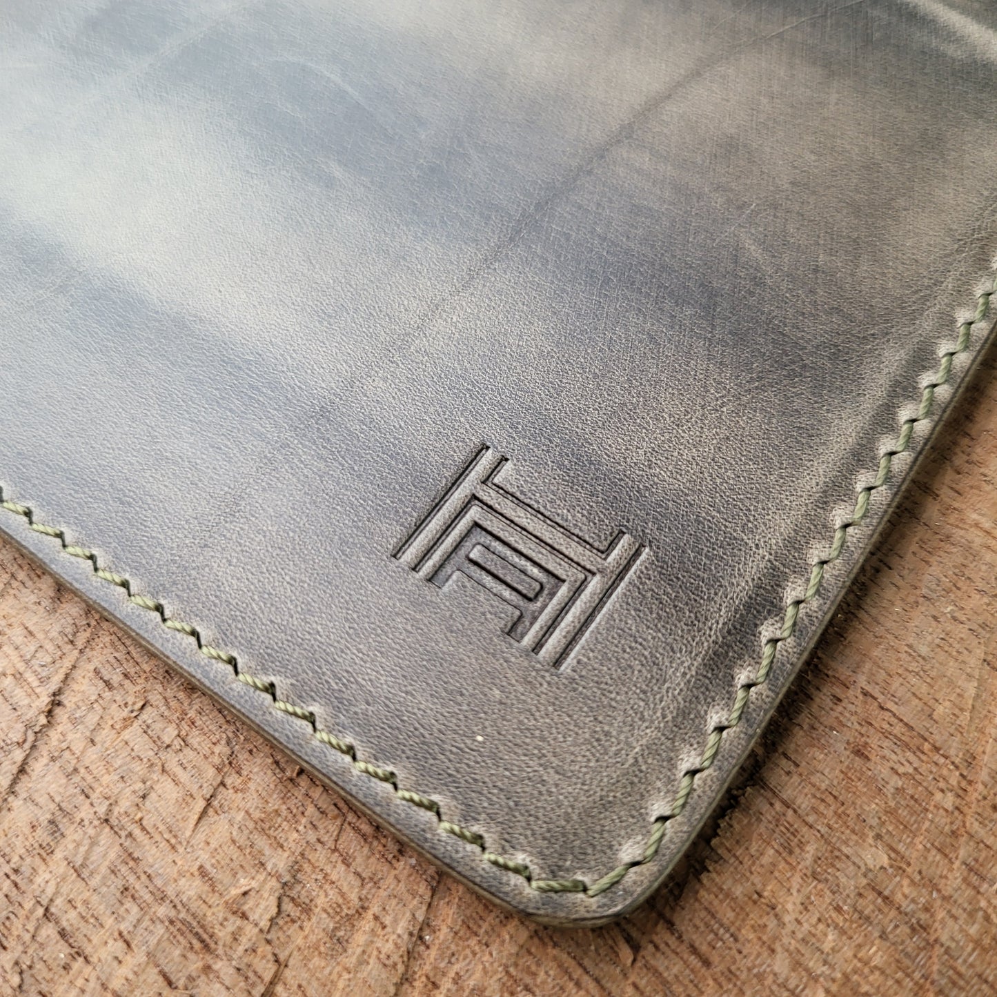 Vertical Curved Cross Card Wallet