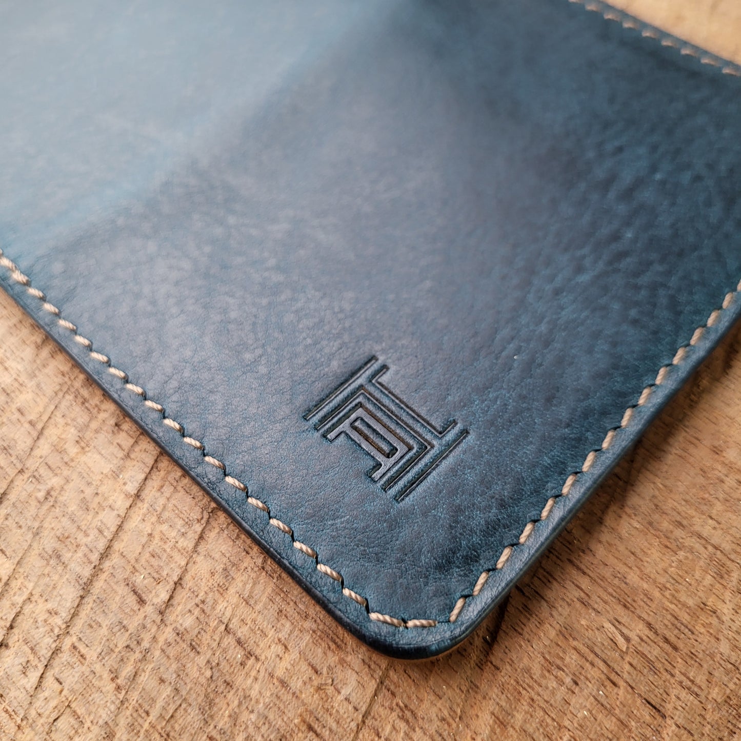 Vertical Curved Cross Card Wallet