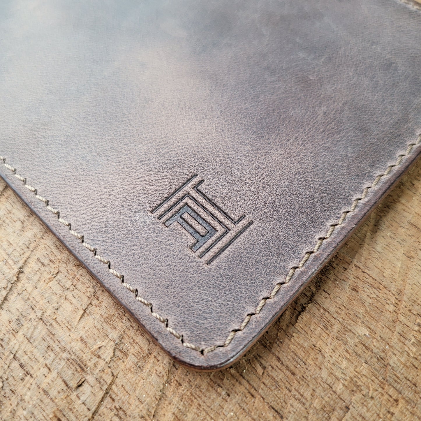 Vertical Curved Cross Card Wallet
