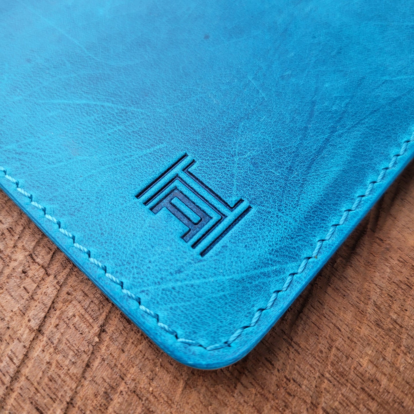 Vertical Curved Cross Card Wallet