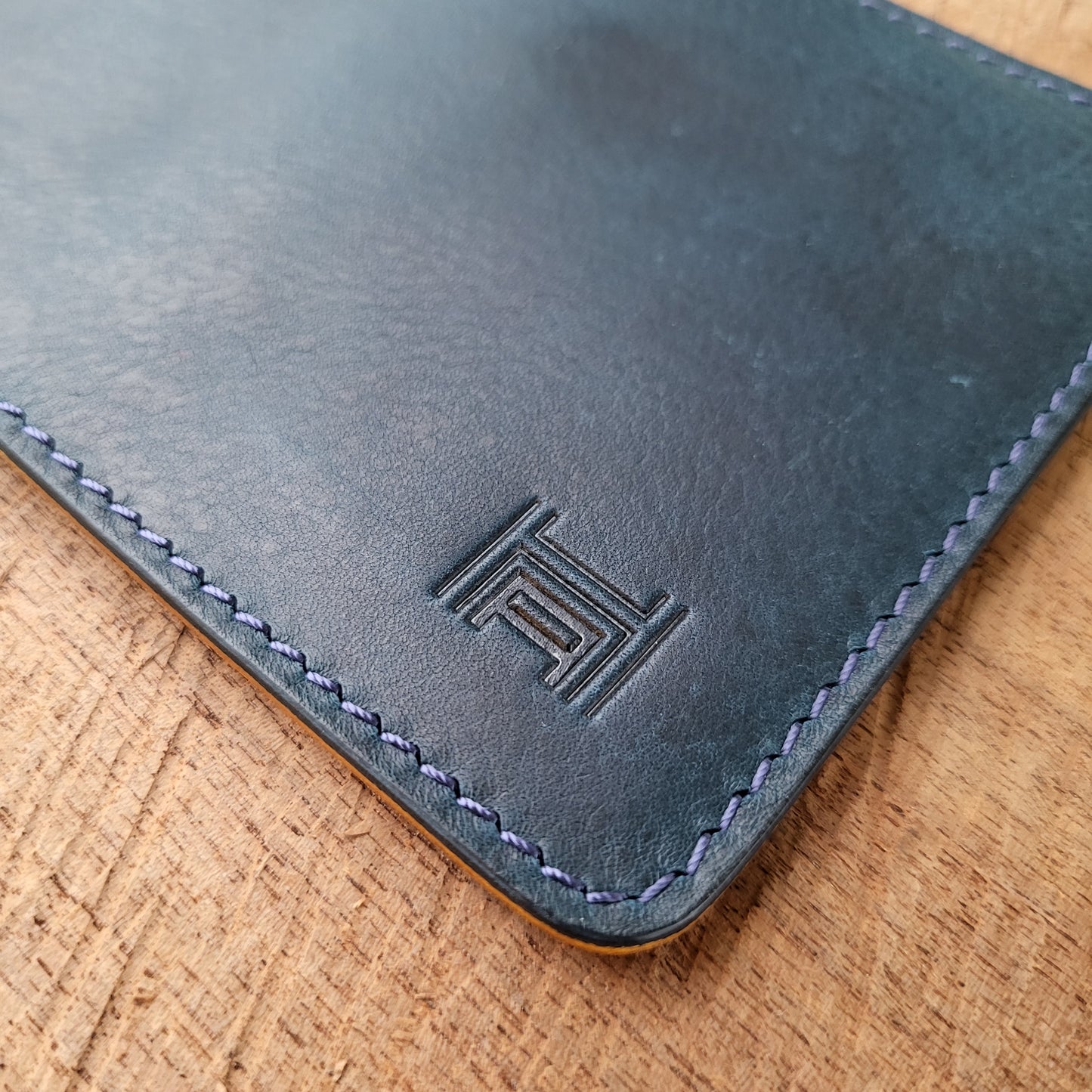 Vertical Curved Cross Card Wallet